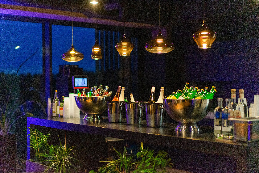 Dine PLICANA in Kronau Getränkebar mit Lampen